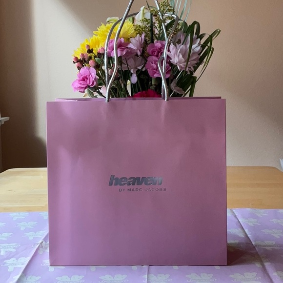🧸 HEAVEN BY MARC JACOBS  SHOPPING BAG AND TISSUE PAPER 🧸 NWOT 🧸 - Picture 5 of 16